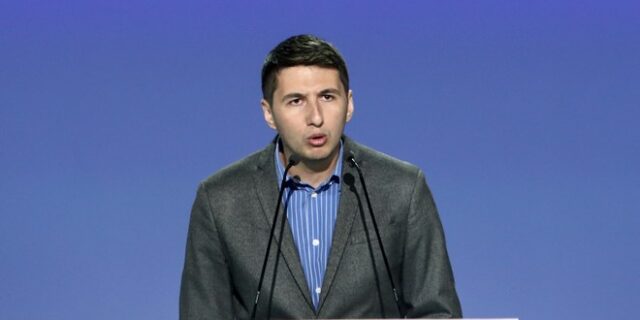 Κριθαρίδης: “Ο πρωθυπουργός με απύθμενο θράσος γιορτάζει την τεράστια κοροϊδία του power pass”