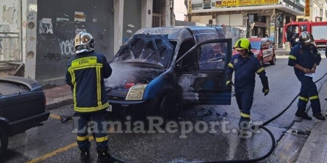 Λαμία: Φορτηγάκι τυλίχθηκε στις φλόγες στο κέντρο της πόλης
