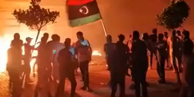 Λιβύη: Διαδηλωτές εισέβαλαν στο κοινοβούλιο στο Τομπρούκ