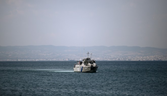 Επιβάτες πλοίου εντόπισαν πτώμα να επιπλέει στη θάλασσα