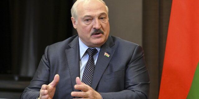 Λευκορωσία: Ο Λουκασένκο στέλνει στρατό στα σύνορα με την Ουκρανία