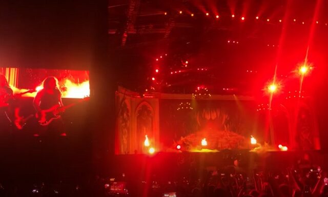 Iron Maiden: Ο Bruce Dickinson έβρισε θαυμαστή που άναψε καπνογόνο κι έφυγε απ’ τη σκηνή