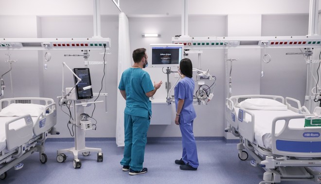 Κορονοϊός: Σταθεροποιούνται στις 2.200 οι νοσηλευόμενοι – Σε εγρήγορση το ΕΣΥ