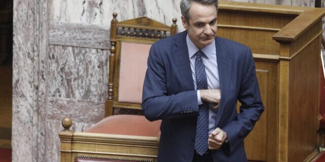 Ακρότητες Μητσοτάκη στη Βουλή: Προσπάθησε να συνδέσει τον ΣΥΡΙΖΑ με την… επίθεση στον Real FM