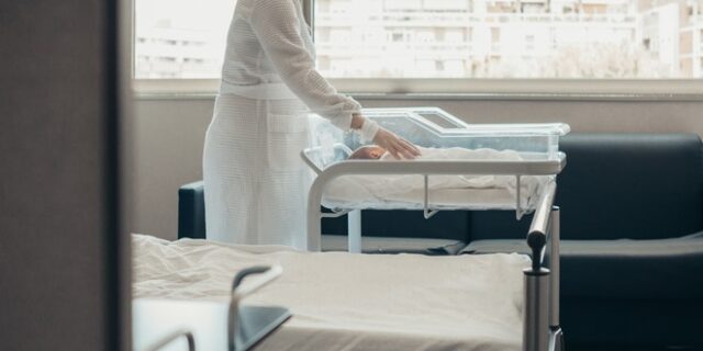 ΗΠΑ: Μωρό πέθανε από υποσιτισμό – Η vegan μητέρα του το τάιζε μόνο ωμά φρούτα και λαχανικά