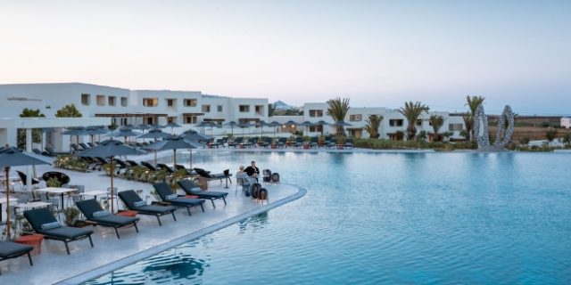 Santorini, το μεγαλύτερο resort του νησιού άνοιξε τις πόρτες του