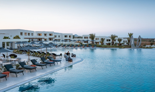 Santorini, το μεγαλύτερο resort του νησιού άνοιξε τις πόρτες του
