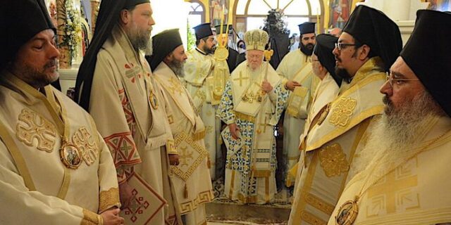 Μητροπολίτης Ιωαννίνων: “Νομιμοποίησε” την παιδική εργασία μπροστά στον Πατριάρχη