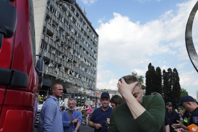 Ουκρανία: Δεκάδες νεκροί και τραυματίες άμαχοι από ρωσικό πύραυλο στην πόλη Βινίτσια