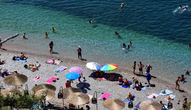 Αττική: Οι 12 παραλίες που απαγορεύεται το κολύμπι