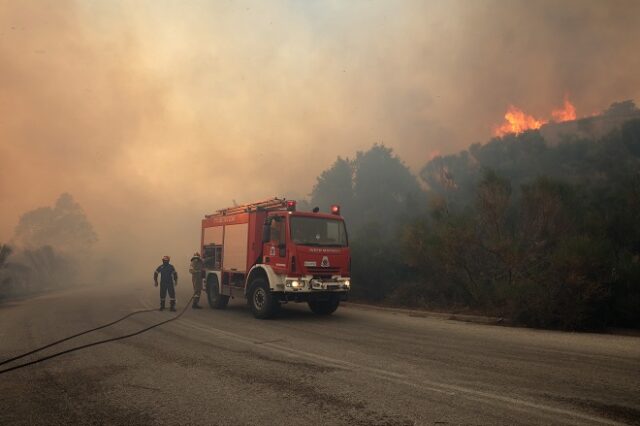 Φωτιά στην Πεντέλη: Εκκενώνεται το Ντράφι – Μήνυμα του 112 προς τους κατοίκους