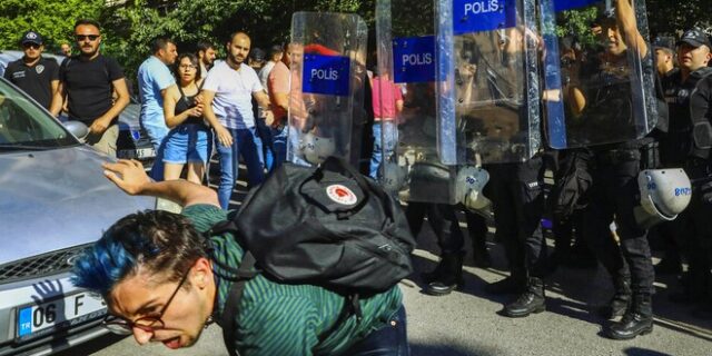 Τουρκία: Δακρυγόνα και 36 συλλήψεις στην πορεία του Pride