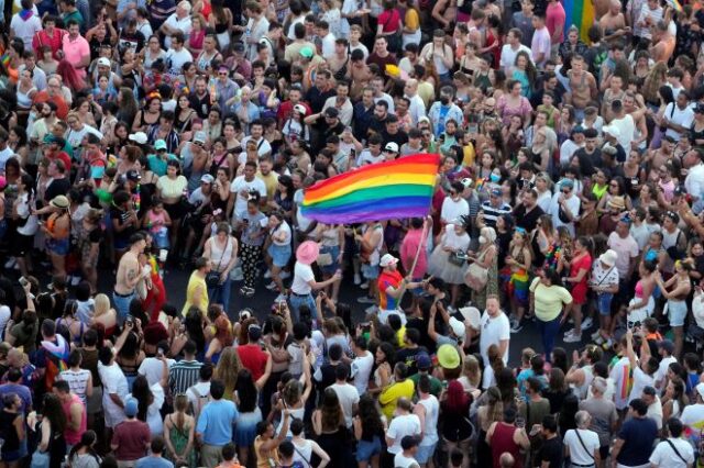 Ισπανία: Επιστροφή του Pride μετά από 2 χρόνια – Στα χρώματα του ουράνιου τόξου η Μαδρίτη