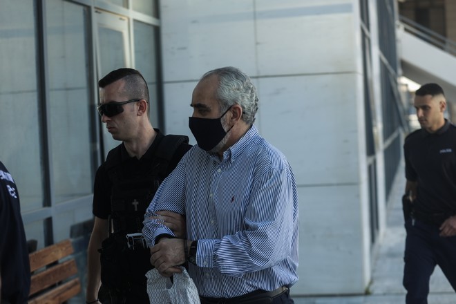 Δίκη ψευτογιατρού: Αρνήθηκε ότι συνεργάστηκε με τον “Dr Kontos”, ο κατηγορούμενος πρώην υπουργός