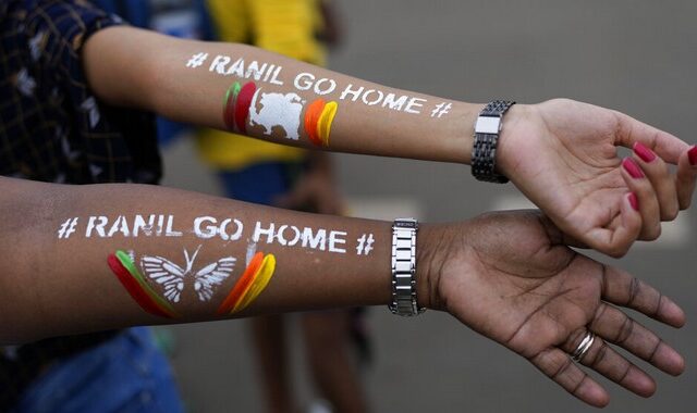 Σρι Λάνκα: Νέες διαδηλώσεις κατά της διεκδίκησης της προεδρίας από τον Ρανίλ Βικρεμεσίνγκε
