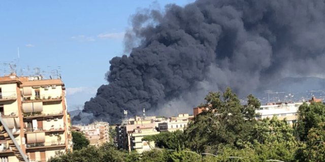 Ιταλία: Φωτιά σε πάρκο της συνοικίας Τσεντοτσέλε στη Ρώμη