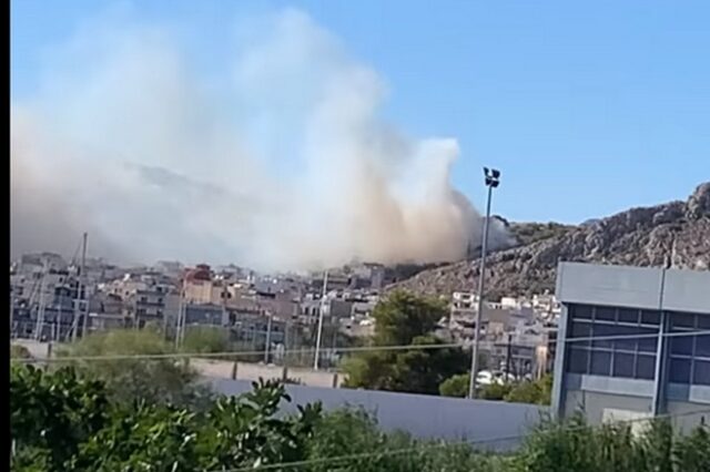 Φωτιές στη Σαλαμίνα: Υπόνοιες του δημάρχου για εμπρησμό