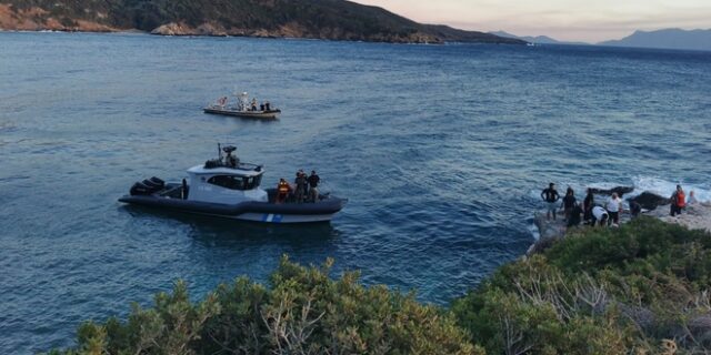 Πτώση ελικοπτέρου στη Σάμο: Ζωντανός εντοπίστηκε ο αγνοούμενος – Βγήκε μόνος του στη στεριά