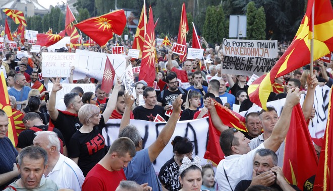 Βόρεια Μακεδονία: Μεγάλη συγκέντρωση της αντιπολίτευσης κατά της συμφωνίας με τη Βουλγαρία