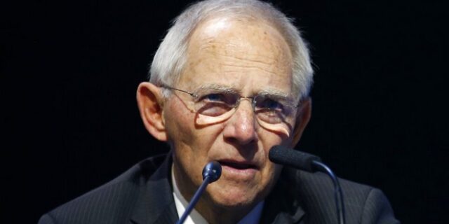 Σόιμπλε: Η Γερμανία πρέπει να συνδράμει οικονομικά στο πυρηνικό οπλοστάσιο της Γαλλίας