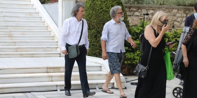 Η αθώα σαγιονάρα και τα σκαρπίνια της σαχλαμάρας…