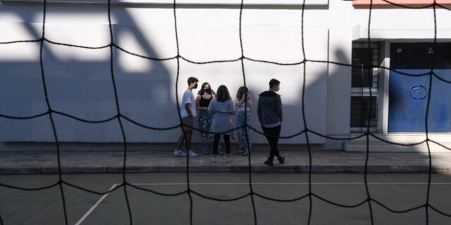 Καισαριανή: Συνελήφθη 18χρονος για ληστεία με μαχαίρι σε βάρος ανηλίκων στο προαύλιο σχολείου