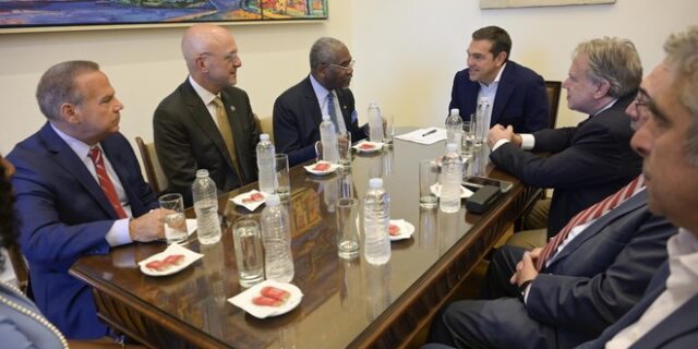 Τσίπρας σε Πρόεδρο Επιτροπής Εξωτερικών Κογκρέσου: “Δυσφορία για F16 – Όχι σε νέα κούρσα εξοπλισμών”