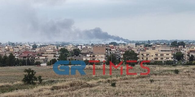 Φωτιά σε οικισμό στη Θεσσαλονίκη – Μαίνεται πυρκαγιά στην Άρτα
