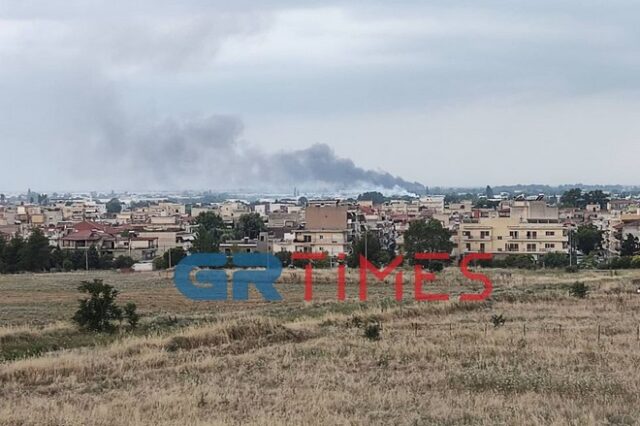 Φωτιά σε οικισμό στη Θεσσαλονίκη – Μαίνεται πυρκαγιά στην Άρτα
