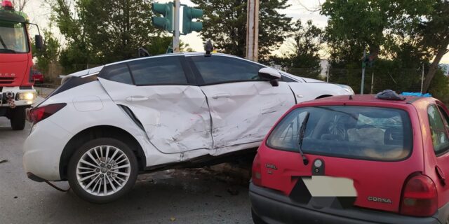 Θεσσαλονίκη: Τροχαίο έξω από την αεροπορική βάση Μίκρας με δύο τραυματίες