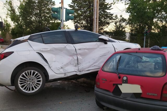 Θεσσαλονίκη: Τροχαίο έξω από την αεροπορική βάση Μίκρας με δύο τραυματίες