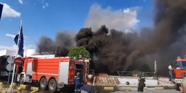 Θεσσαλονίκη: Φωτιά σε μεγάλο εμπορικό κατάστημα