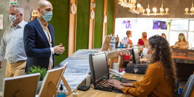 Ελλείψεις προσωπικού και ακυρώσεις πτήσεων απειλούν τον τουρισμό της Ευρώπης – Λείπουν 1,2 εκατ. εργαζόμενοι