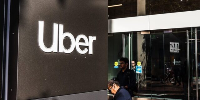 Κυβέρνηση: Δεν υπάρχει τίποτε που να συνδέει πολιτικά πρόσωπα στη χώρα με την Uber