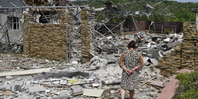 Ουκρανία: “Πλούσιοι Ρώσοι να πληρώσουν για την ανοικοδόμησή της”, λέει ο πρωθυπουργός