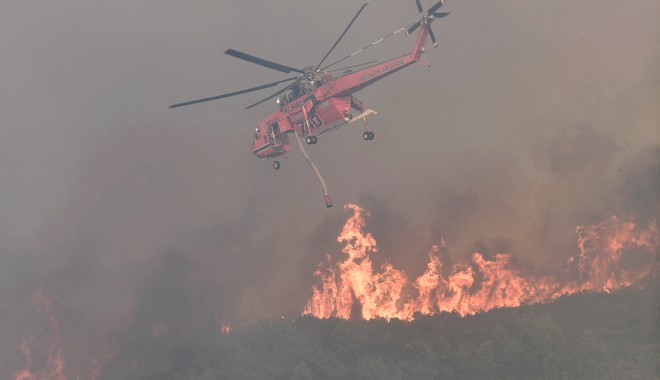 Φωτιά σε Αχαΐα και Ηλεία: Μαίνεται η μάχη με τις φλόγες – Ενισχύονται τα εναέρια μέσα