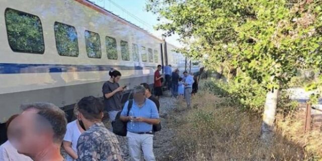 Λευκό Βέλος: Φρακαρισμένο για ώρες στη Δεκέλεια – Απίστευτη ταλαιπωρία για εκατοντάδες επιβάτες