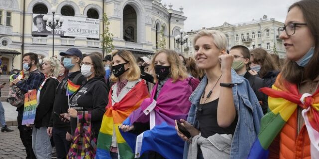 Η Ουκρανία σκέφτεται να νομιμοποιήσει τους γάμους ομόφυλων ζευγαριών