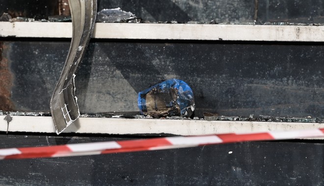 Φωτιά στον Real FM: Βρέθηκαν γκαζάκια στο κτίριο – Απεγκλωβίστηκε μία εργαζόμενη