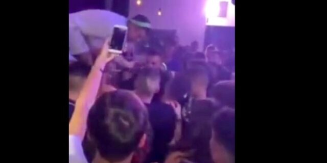 Βίντεο ντοκουμέντο: Ο Thug Slime χαστούκισε 17χρονο σε μπαρ των Σπετσών