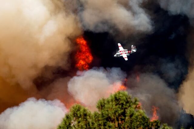 ΗΠΑ: Σε κατάσταση έκτακτης ανάγκης η Καλιφόρνια λόγω μεγάλης φωτιάς – Χιλιάδες εκκενώσεις