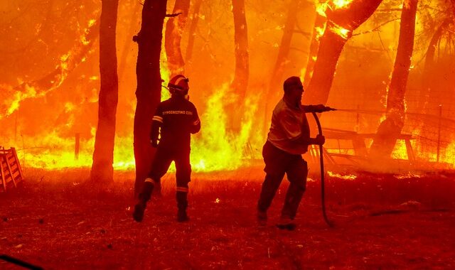 Φωτιά στη Λέσβο: Εκκενώνεται και το χωριό Σταυρός μετά τη Βρίσα – Μάχη με τις αναζωπυρώσεις