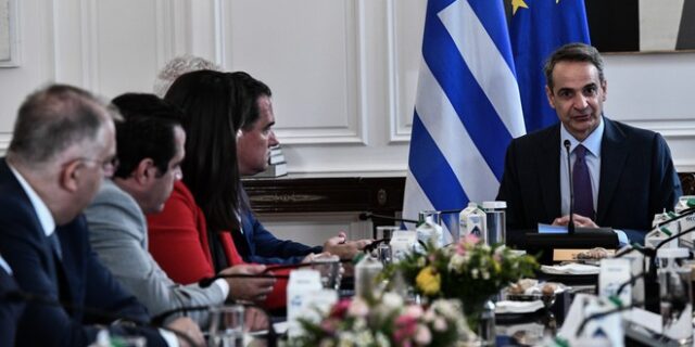 Μητσοτάκης στο υπουργικό: “Πυροσβέστες της ξαπλώστρας” όσοι ασκούν κριτική από απόσταση για τις φωτιές