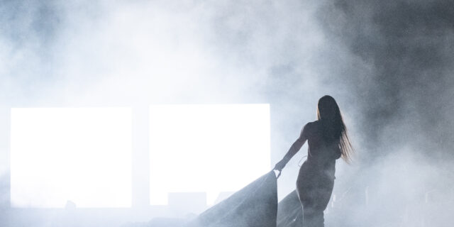 Είδαμε τον περιστρεφόμενο “Αγαμέμνονα” του Ούρλιχ Ράσε – Και αγγίξαμε τον πυρήνα του πολέμου