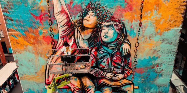 Μπανάλ η καλοσύνη; Street art με τρυφερότητα και ελπίδα από την Alice Pasquini