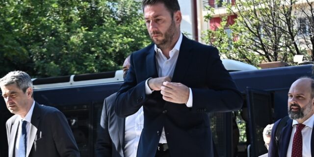 Η ΝΔ επιμένει ότι ψήφος σε Ανδρουλάκη βγάζει Τσίπρα – Νέα επίθεση στον πρόεδρο του ΠΑΣΟΚ