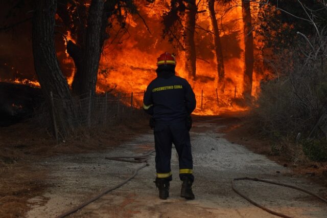 Πολιτική Προστασία: Σχεδόν 50 φωτιές σε 24 ώρες – Πού υπάρχει κίνδυνος την Τρίτη