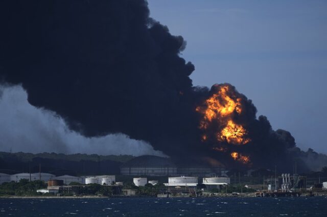 Κούβα: Εκτός ελέγχου η φωτιά σε πετρελαϊκές εγκαταστάσεις – Στις φλόγες και τρίτη δεξαμενή