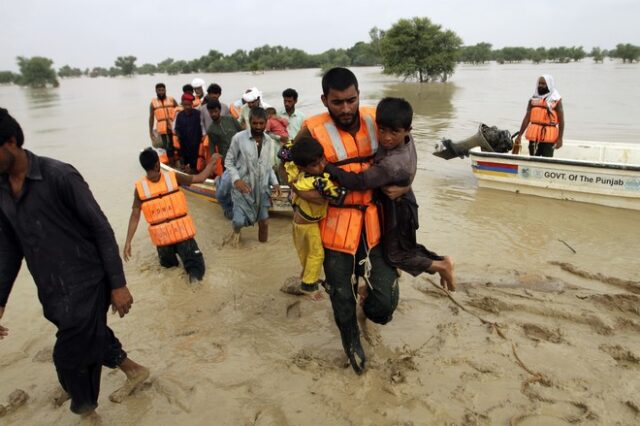 Πακιστάν: Ξεπέρασαν τους 1.000 οι νεκροί από τις πλημμύρες – Έκκληση για διεθνή βοήθεια