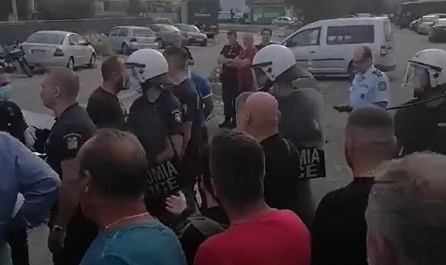 Θεσσαλονίκη: ΜΑΤ και συλλήψεις απεργών στη “Μαλαματίνα” – Τι καταγγέλλουν οι εργαζόμενοι